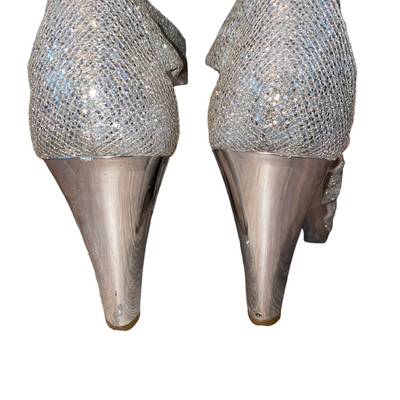 🪩 Michael Kors Sandals Women Silver Open Toe T-Strap Zipper Berkley Heel 7.5 🪩 - Picture 7 of 9